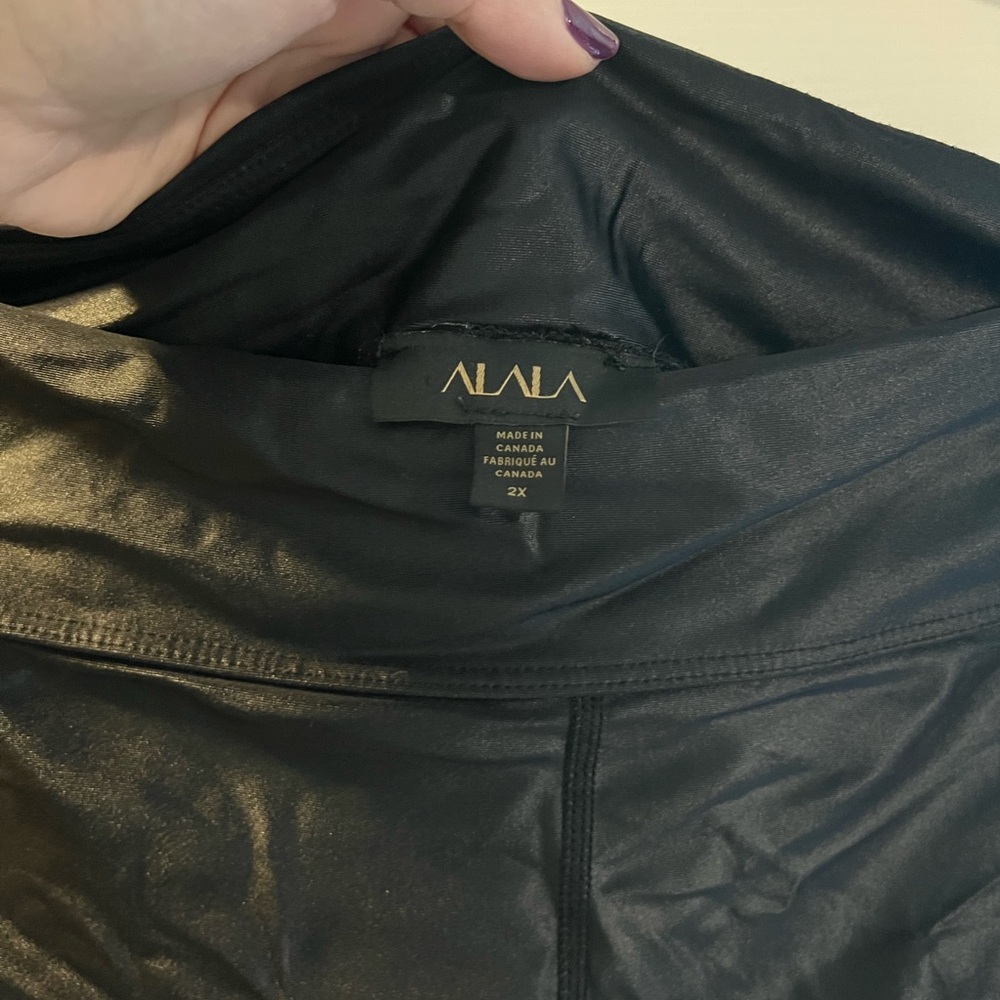 ALALA Mirage Coated High Rise Ribbed Mesh Biker Shorts in Black Size 2X - Picture 4 of 7